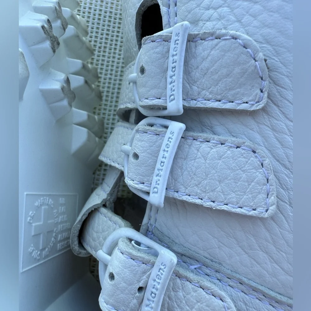 DR MARTENS FREYA WOMENS White Shoes Straps Size 10 L like new with defect